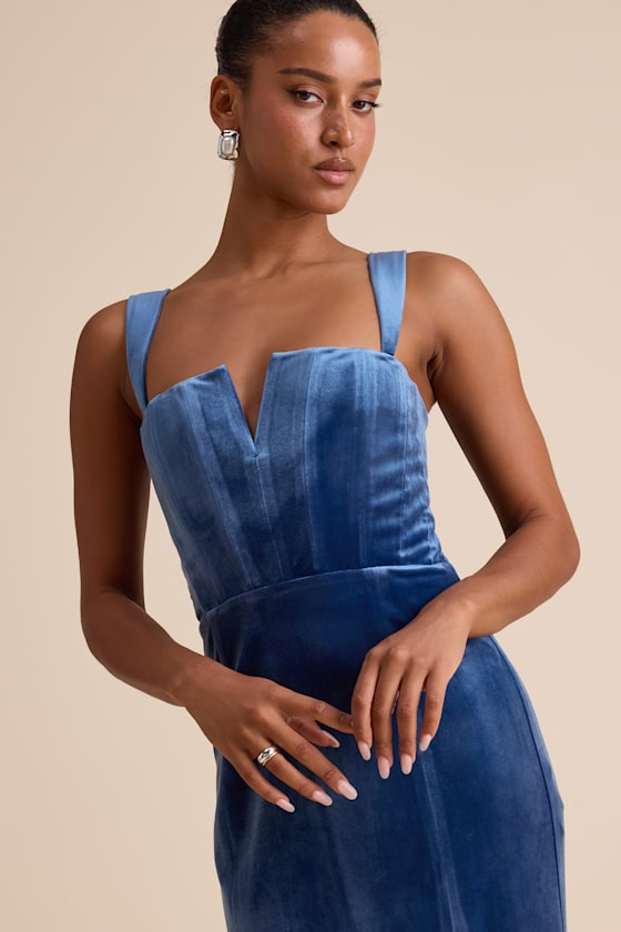 Pristine Luxury Emerald Green Velvet Bustier Maxi Dress