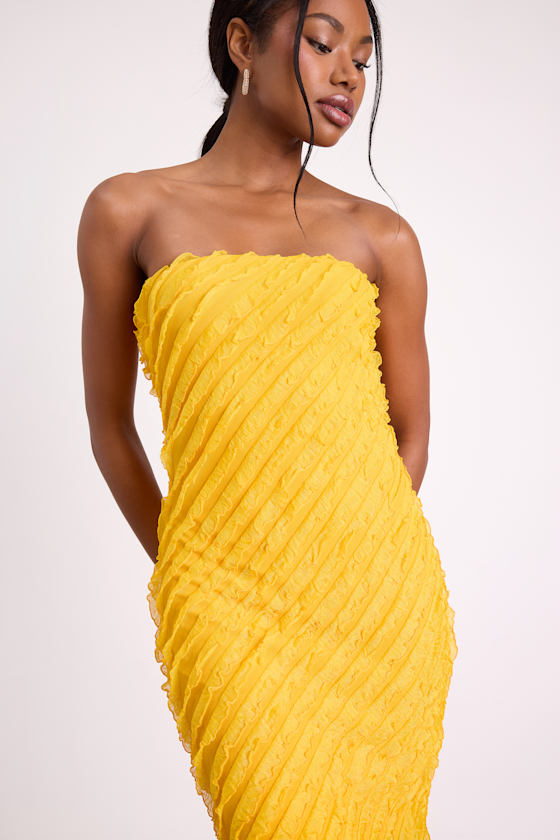 Faelyn Brown Strapless Ruffled Midi Dress