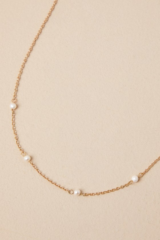 Perfectly Pretty Gold and Pearl Necklace