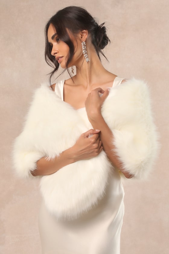 Demure and Dreamy Ivory Faux Fur Stole #Color_Ivory