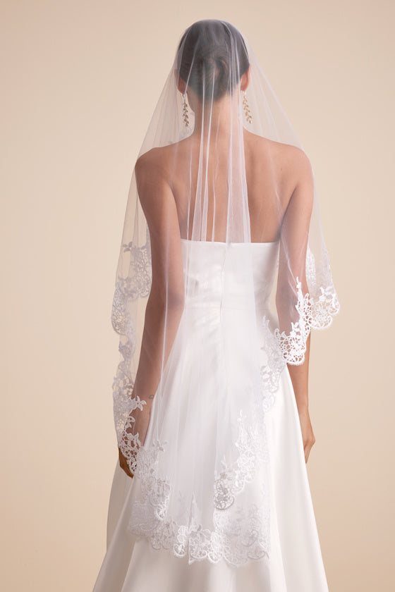 Calder White Mesh Lace Scalloped Bridal Veil #Color_White