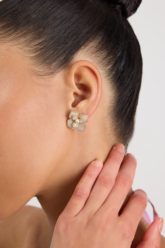 Moxie 14KT Gold Pearl Flower Stud Earrings #Color_Gold