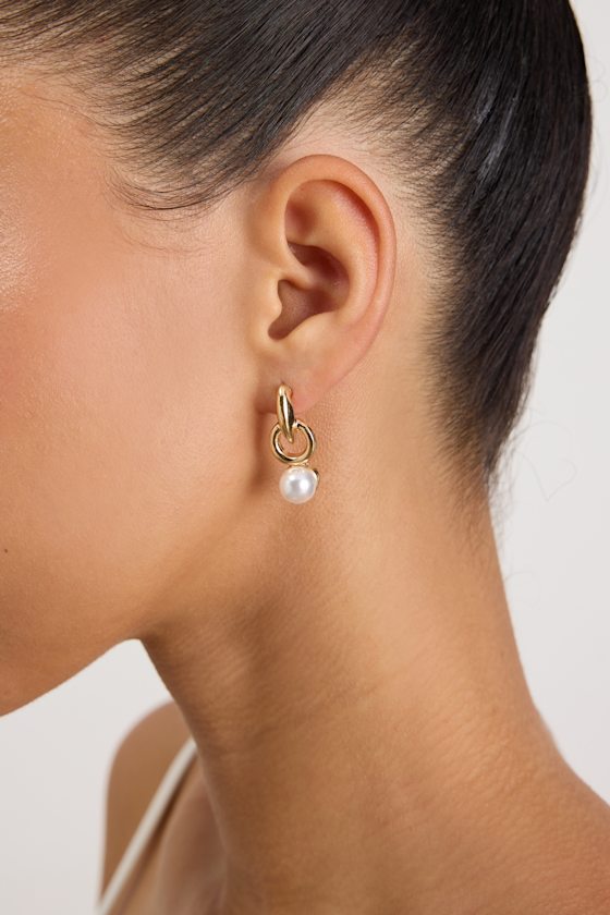 Arda Gold Pearl Doorknocker Earrings #Color_Gold