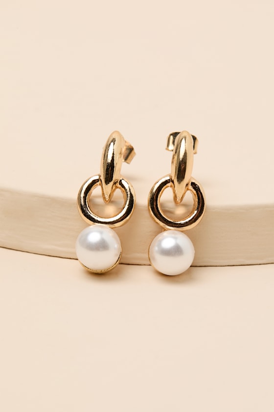 Arda Gold Pearl Doorknocker Earrings #Color_Gold