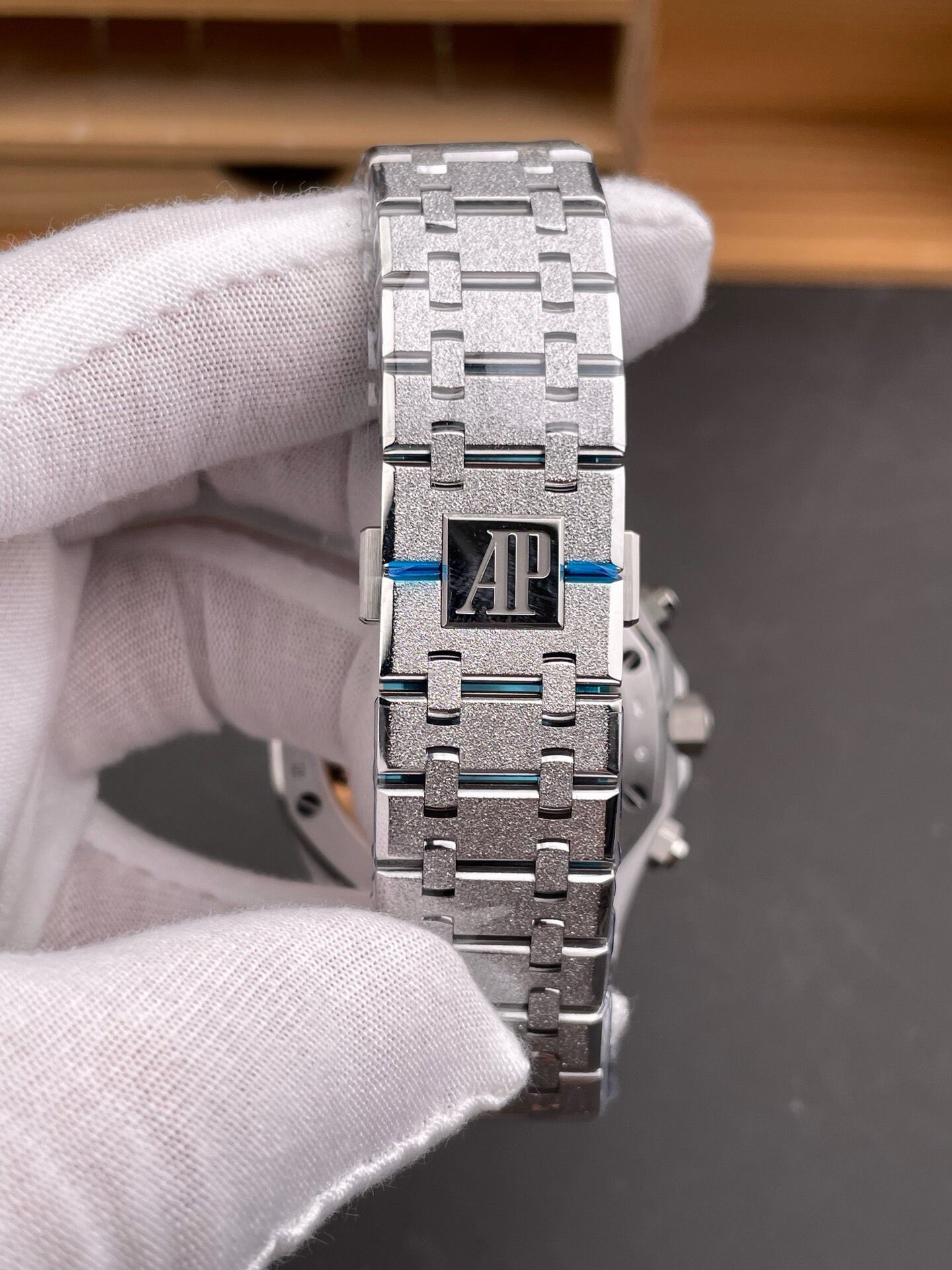 Audemars Piguet Royal Oak 26240BC, Frosted Gold with Gradient Blue Dial