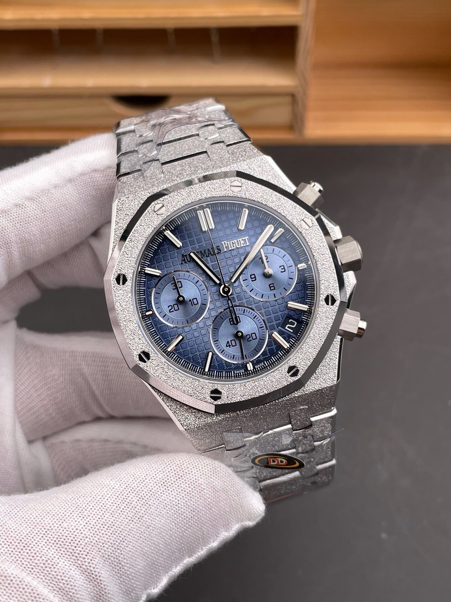 Audemars Piguet Royal Oak 26240BC, Frosted Gold with Gradient Blue Dial
