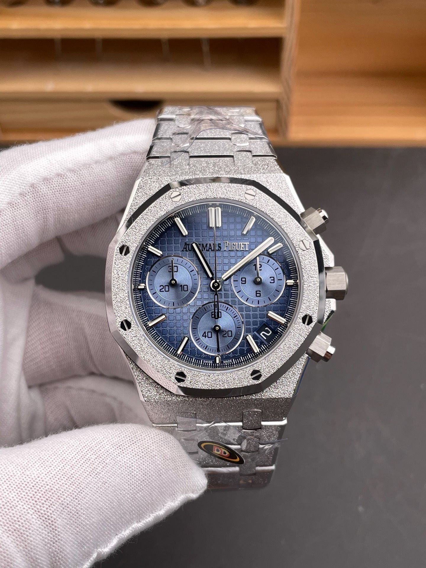 Audemars Piguet Royal Oak 26240BC, Frosted Gold with Gradient Blue Dial